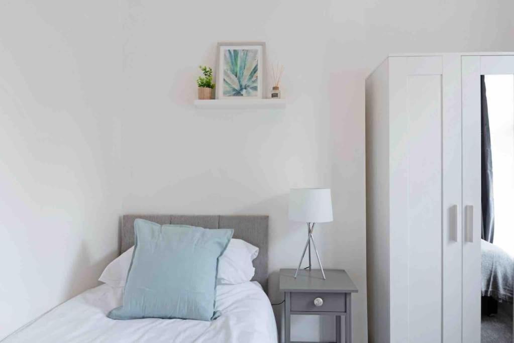 Town Center Apartment In Bishops Stortford Birchanger Экстерьер фото